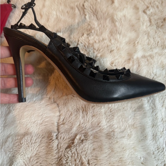 Valentino Garavani

Rockstud Ankle Strap Pumps With Tonal Studs 100 MM - Picture 8 of 15